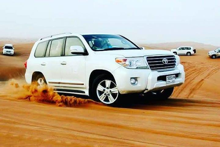 Discover the excitement of dune bashing in the endless sands of the Dubai desert where adventure meets stunning landscapes and the thrill of exploration awaits.